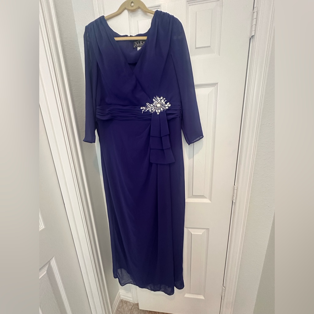 Elegant Purple Evening Gown With Brooch Size 14